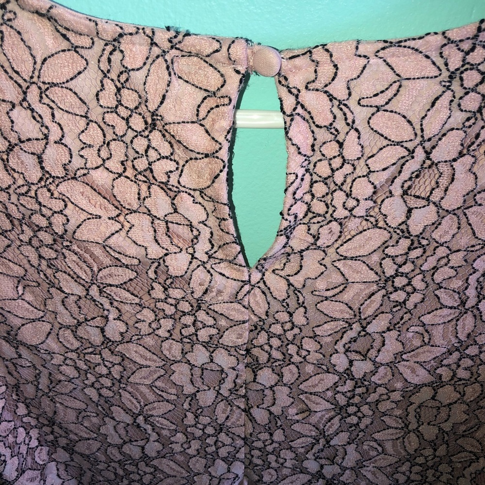 NWT Blush colored V-neck stitched ling sleeve blouse - Picture 7 of 9